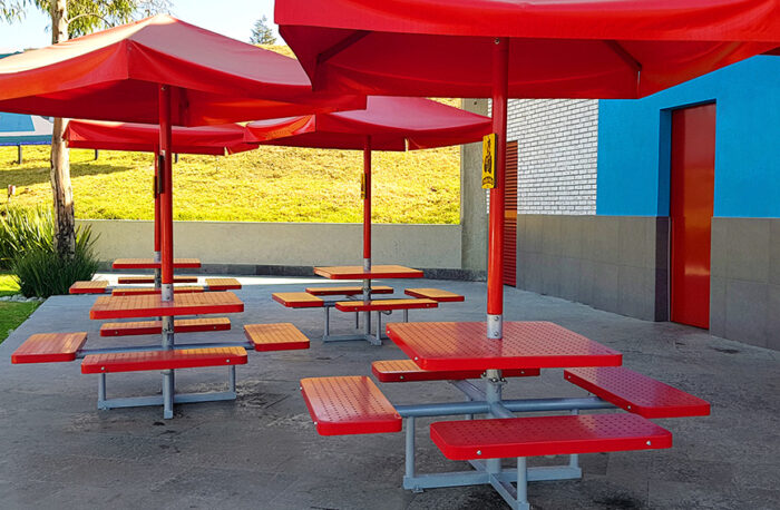 mesa con sombrilla