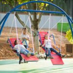 columpio inclusivo en forma de camastro para parques