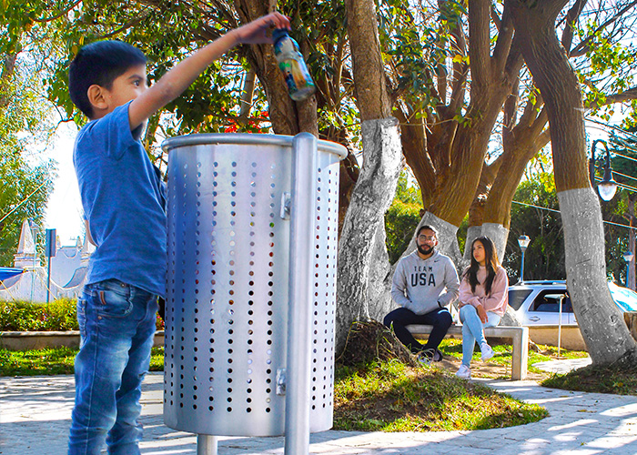 botes de basura para parques