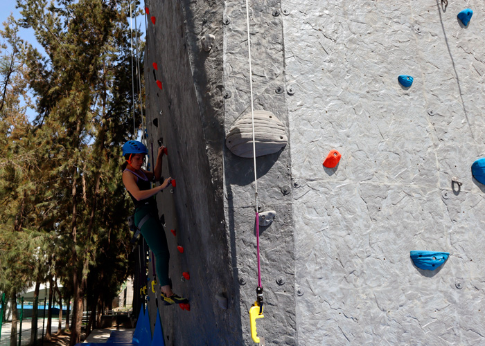 productos jumbo hix adventure pared escalar chica escalando cuerpo completo tec de monterrey mexico