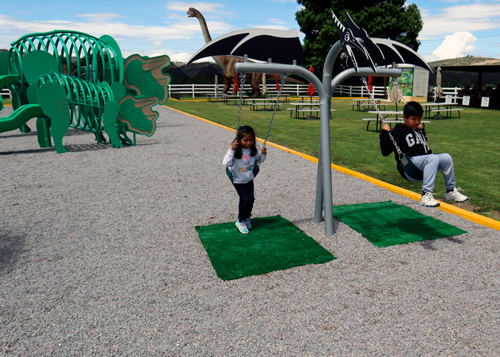 productos jumbo proyectos especiales esctructura dinosaurio columpio ninios jugando agroparque la esperanza mexico